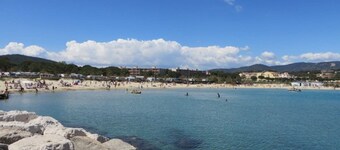Cozy T2, 100m from La Favière Beach, Sleeps 3, Bormes-les-Mimosas