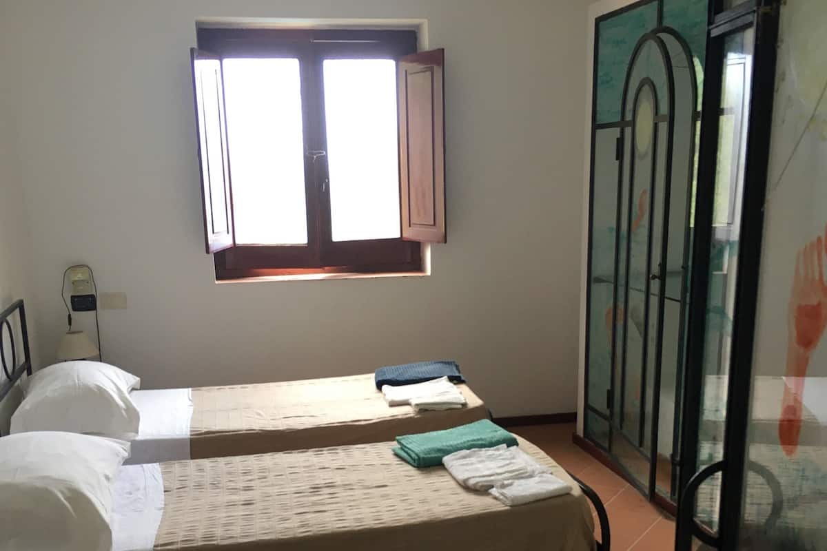 Traditional Room | 2 bedrooms, free WiFi