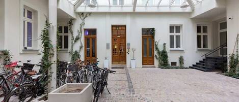 المنشأة من الخارج