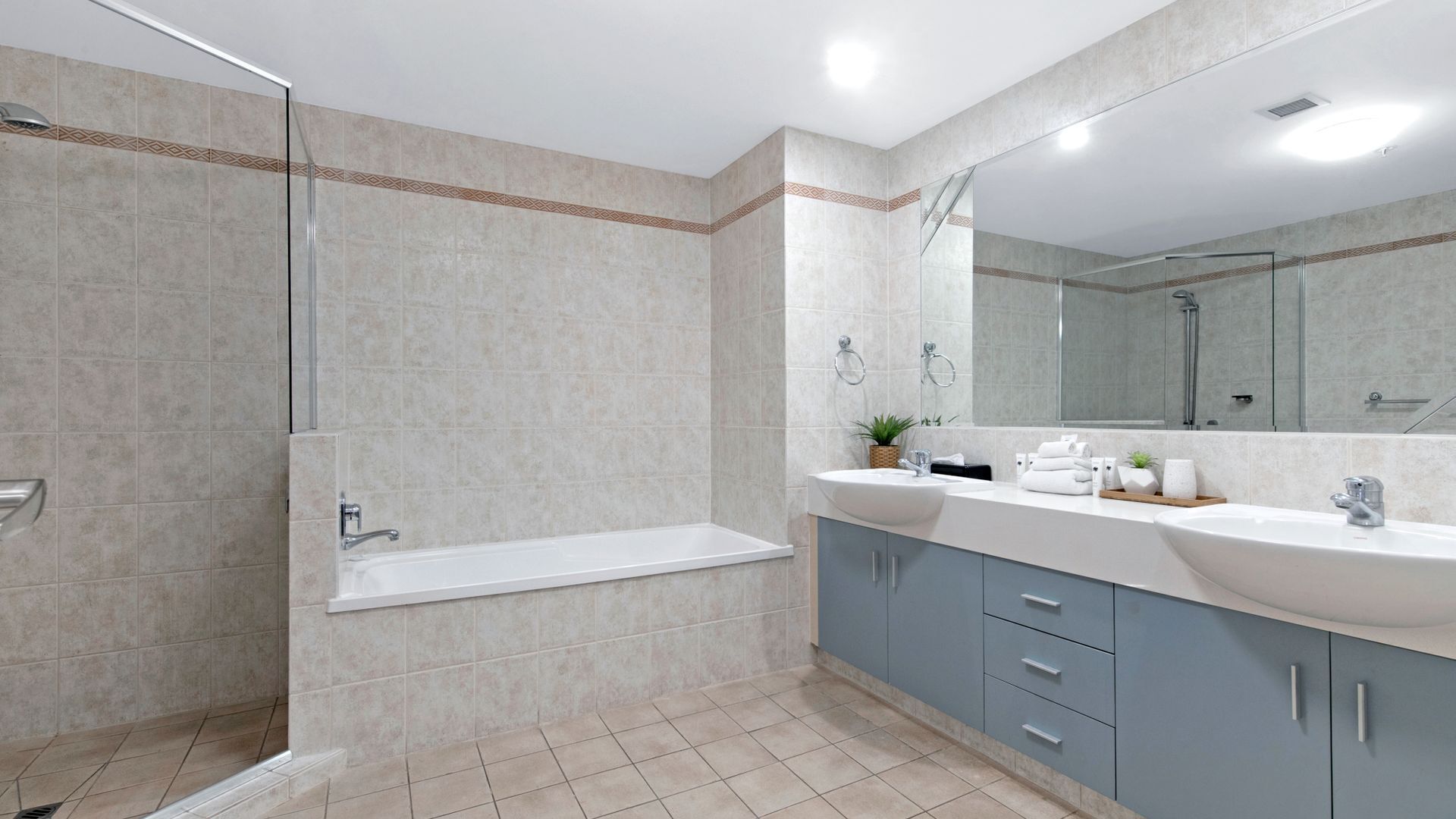 Spacious Family Apt - Waterslides & Ocean Views! - CoastHM — image 12