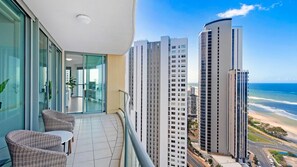 Property grounds - Spacious Family Apt - Waterslides & Ocean Views! - CoastHM (Surfers Paradise)