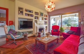 Télévision, cheminée