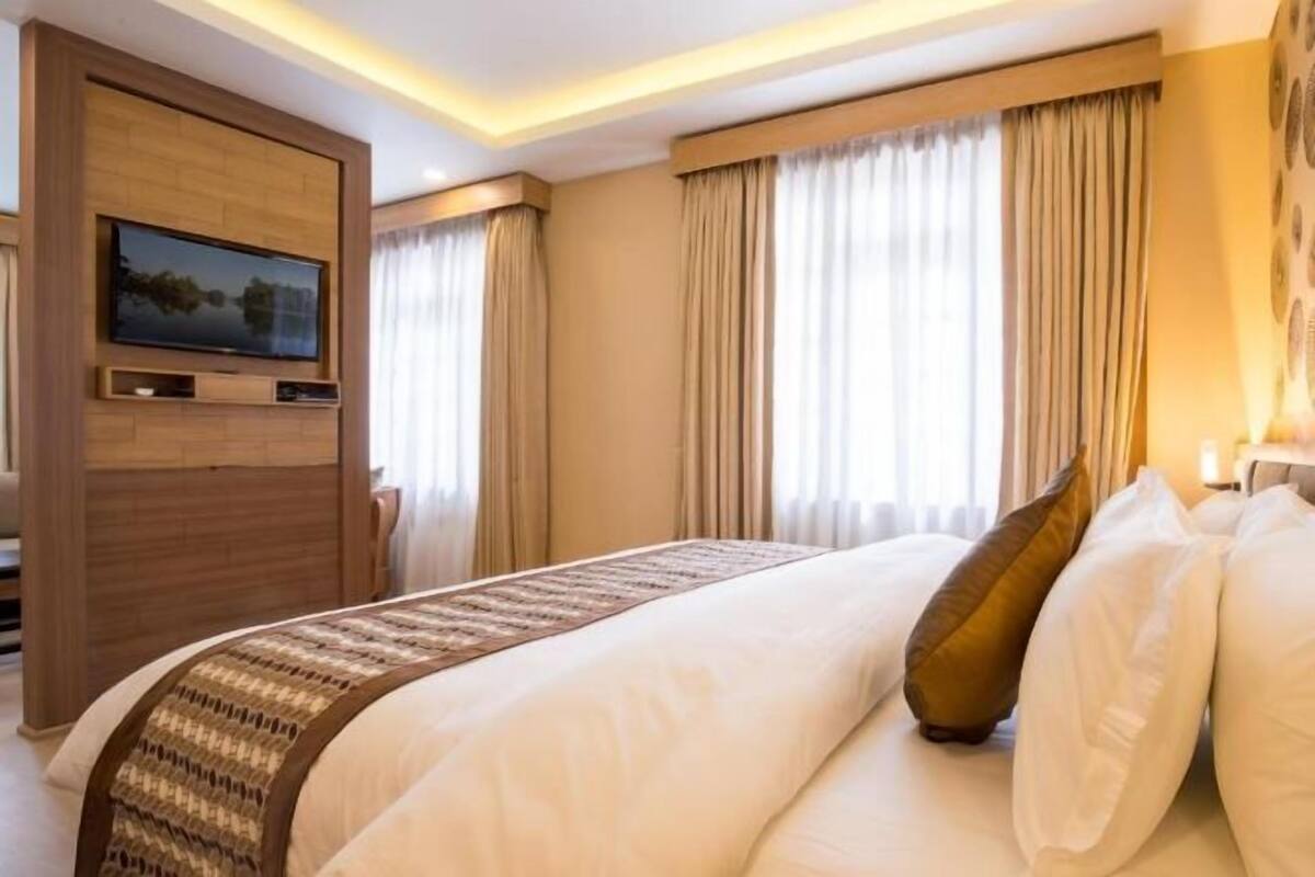 In-room safe, desk, laptop workspace, blackout curtains