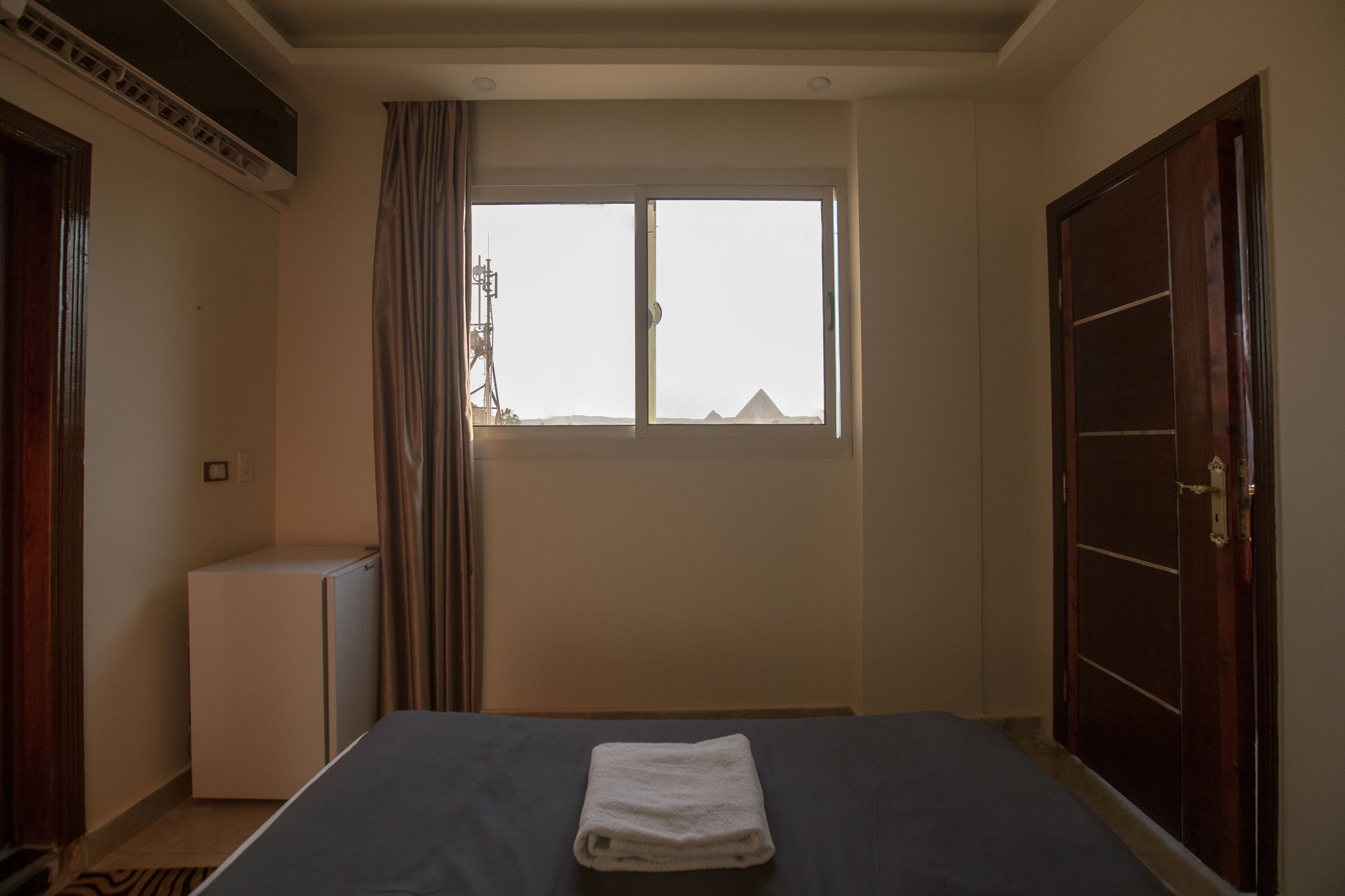 Foto - Pyramids moon View Giza Cairo