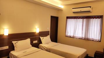 1 bedroom, premium bedding, memory foam beds, desk