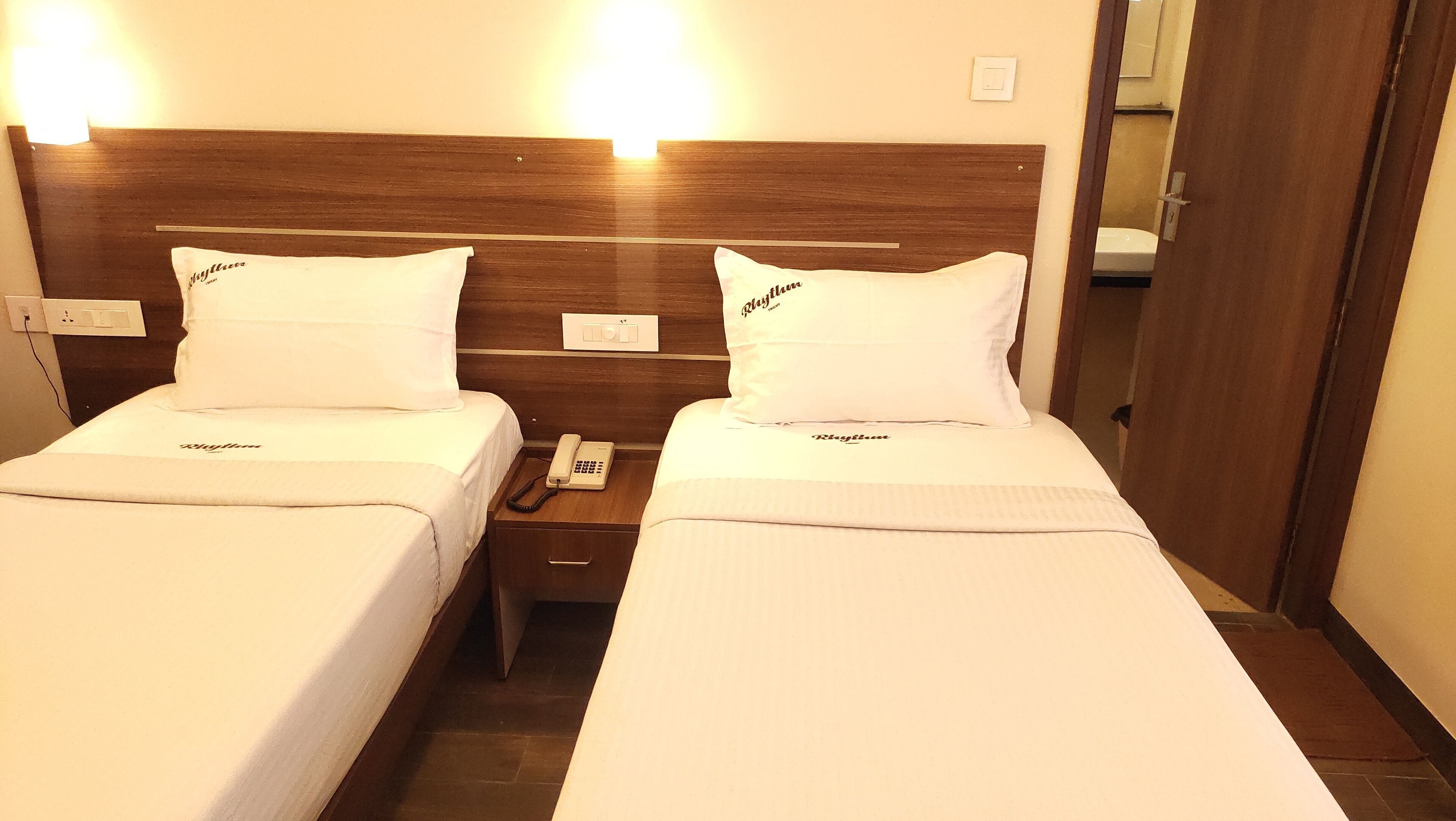 1 bedroom, premium bedding, memory foam beds, desk