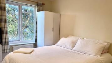 Apartment, 1 Queen Bed | 1 bedroom, free WiFi, bed sheets