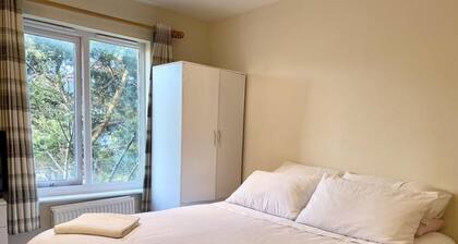 Remarkable 1-bed Apartment in Cheltenham