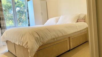 Apartment, 1 Queen Bed | 1 bedroom, free WiFi, bed sheets