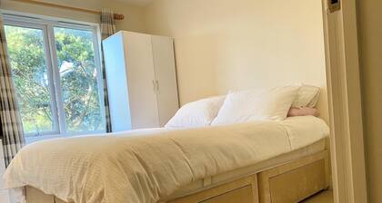 Remarkable 1-bed Apartment in Cheltenham