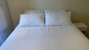 Huoneisto, 1 keskisuuri parisänky | 1 makuuhuone, ilmainen Wi-Fi, vuodevaatteet
