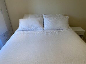 Apartment, 1 Queen Bed | 1 bedroom, free WiFi, bed sheets