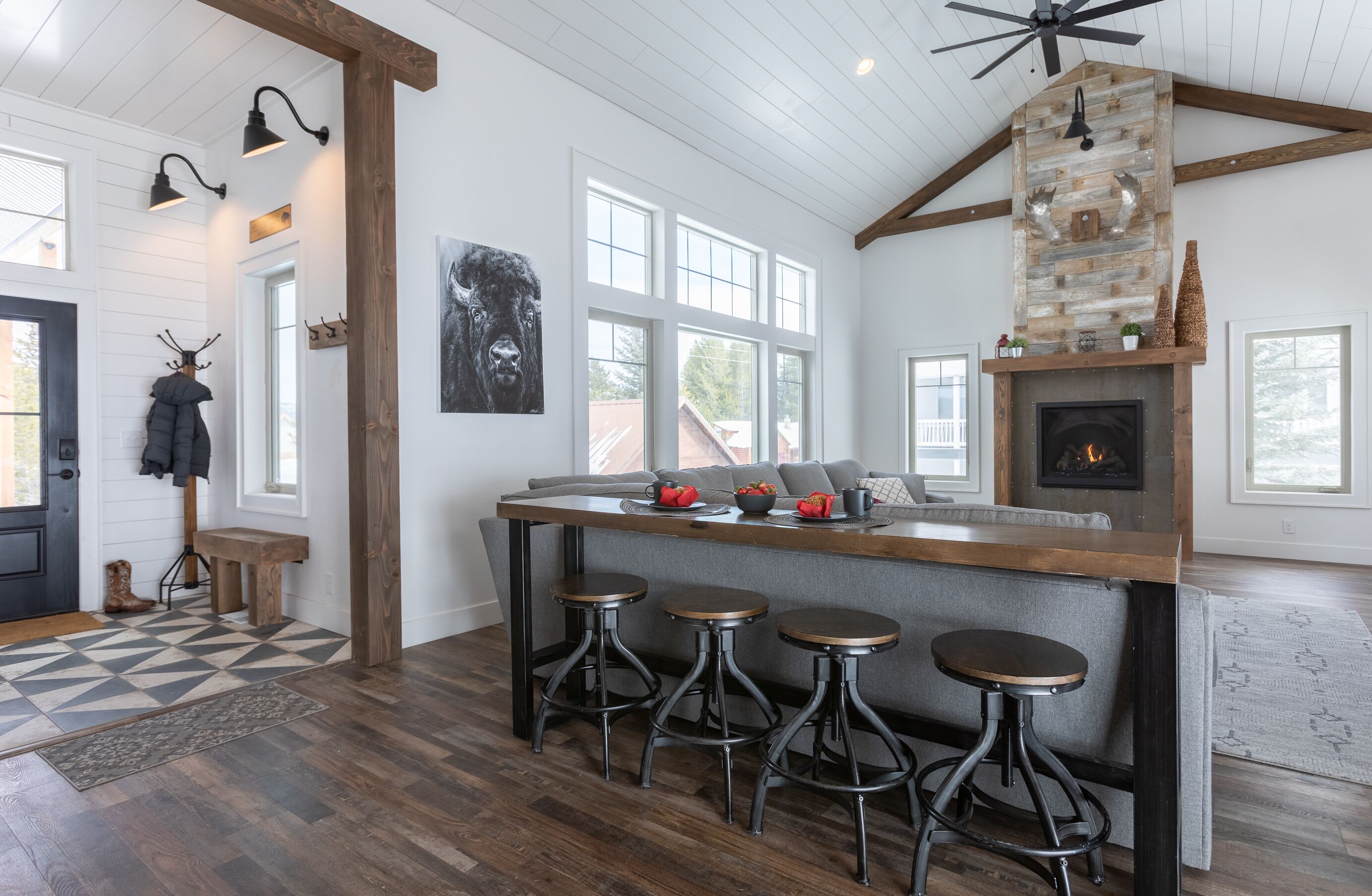 KABINO: A/C HotTub EV Charger Fireplace Grill WiFi