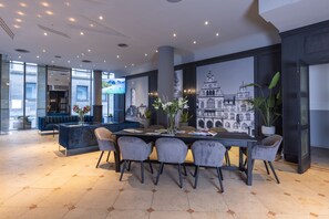 Lobby-Lounge