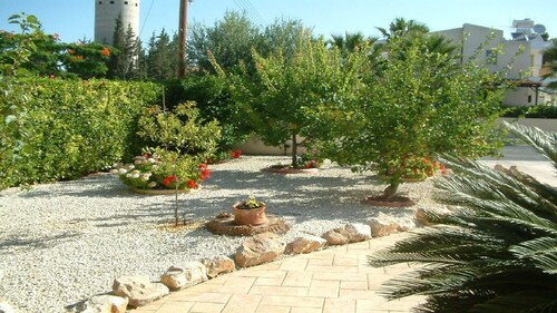 Detached 3 double bedroom villa with private heated pool in Paphos