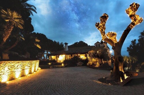More JULI ★ Stunning Villa with private pool, huge garden and BBQ - 14PAX