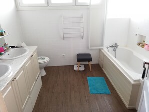 Bathtub