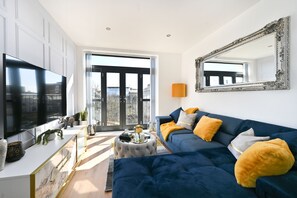 Smart TV, Netflix, streaming services - ✔Seaside Stay✔100Mbps✔Royal Harbour Marina✔Beach✔2BR Exec Apt✔Sleeps 6 (Ramsgate)