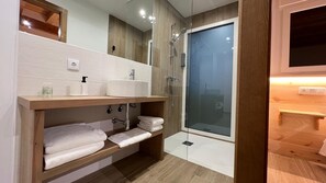 Dusche, Haartrockner, Handtücher, Seife
