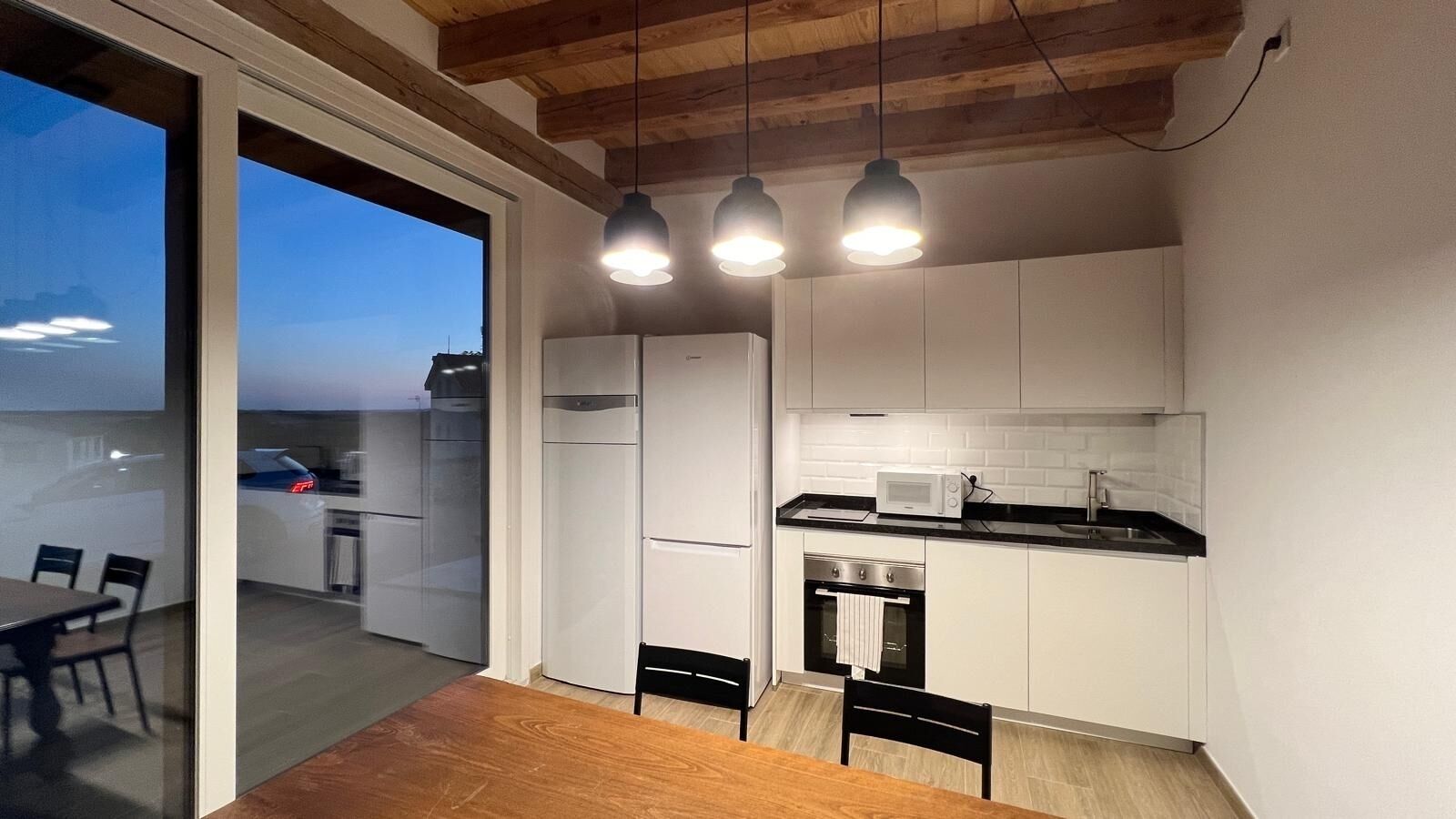 Frigorífic, microones, forn i placa de cuina 