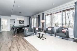 Spielezimmer