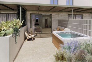 Private spa tub