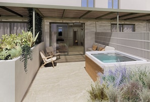 Private spa tub