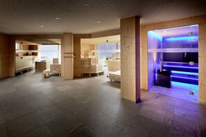 Sauna, steam room