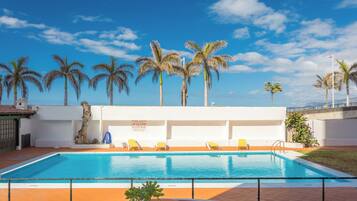 Outdoor pool, sun loungers