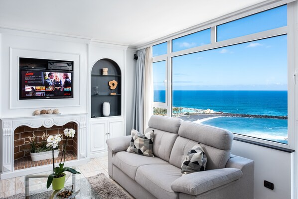 Presidential Penthouse, 2 Bedrooms, Sea View | Living area