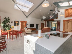 Cottage | Bếp riêng | Tủ lạnh, máy rửa bát, ấm điện, lò nướng bánh mì 