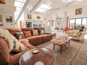 Cottage | Phòng khách | TV, đầu đĩa DVD 