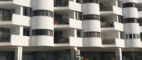 حمّام سباحة خارجي