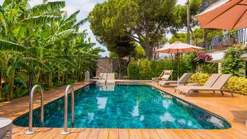 Seasonal outdoor pool