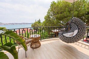 Deluxe Room, Sea View | Terrace/patio - Cunda Pier Otel (Ayvalik)