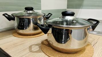 Réfrigérateur, four, lave-vaisselle, cafetiÚre/bouilloire