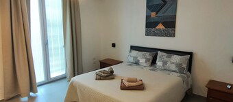 Central apartment in private area