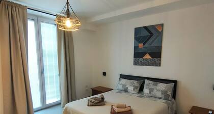 Central apartment in private area