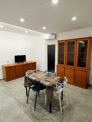 Dining - Central apartment in private area (Barletta)