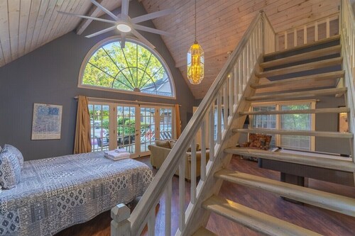 Poolside Escape - Luxurious Home w/Private Pool