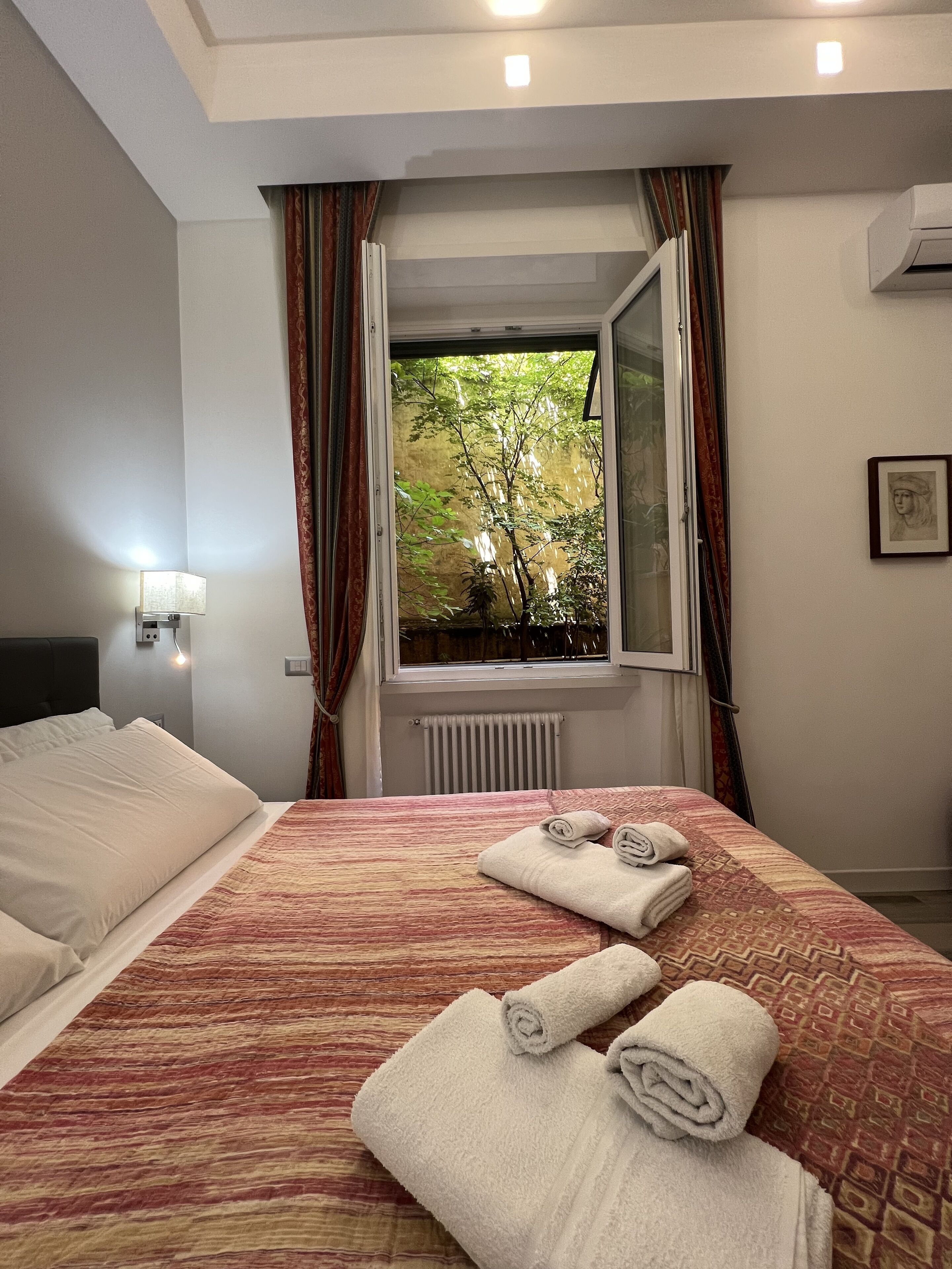 Vatican Maison  Cavalleggeri