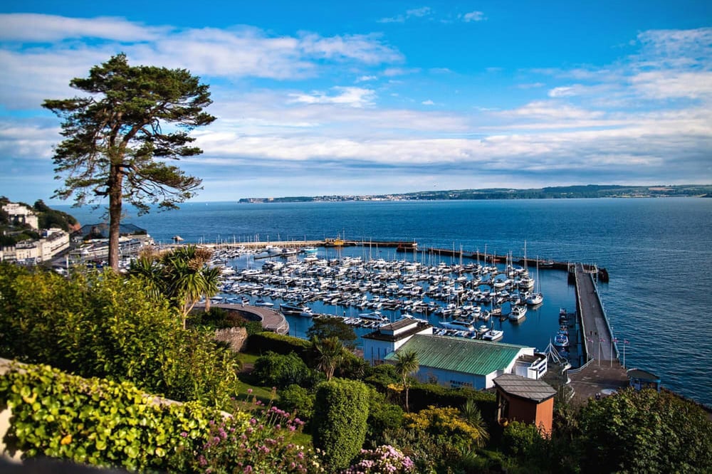 Lawsons Place - Family-friendly Apartment With Parking on Babbacombe Downs