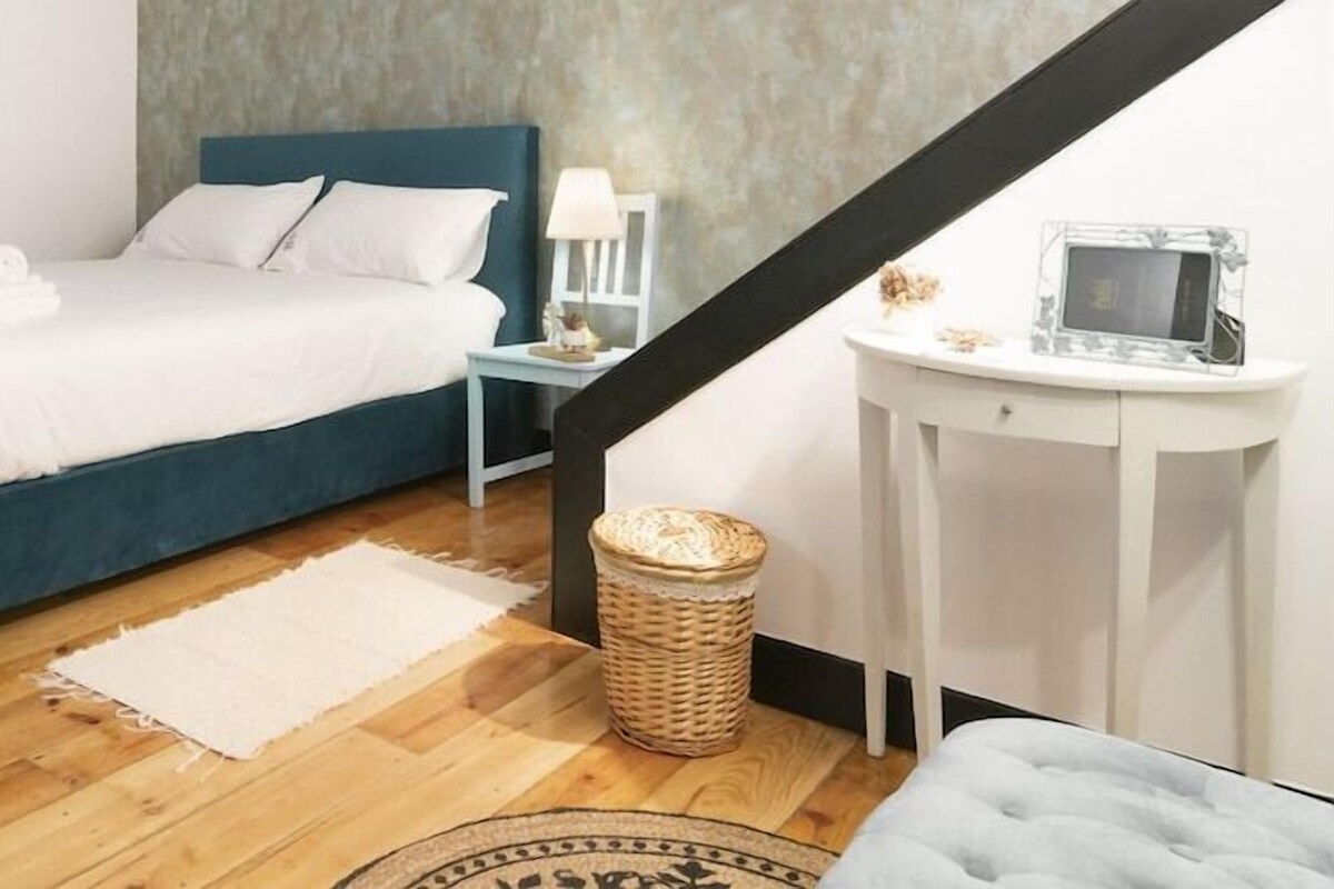 Hypo-allergenic bedding available, soundproofing, WiFi (free)