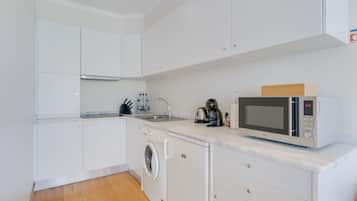 Apartamento panorâmico | Cozinha privada | Geladeira, micro-ondas, cooktop, torradeira
