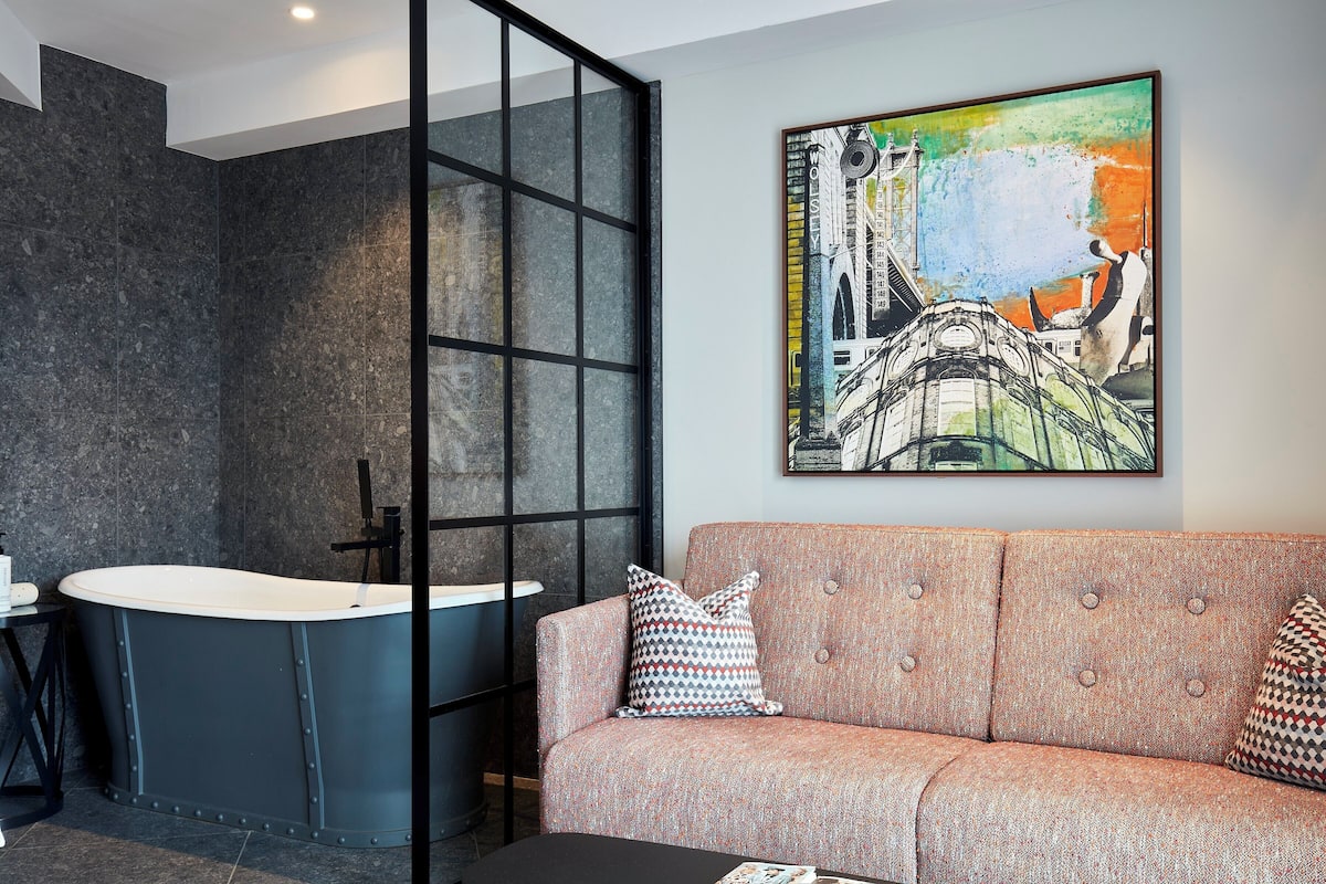 egyptian cotton sheets, premium bedding, pillow-top beds, in-room safe