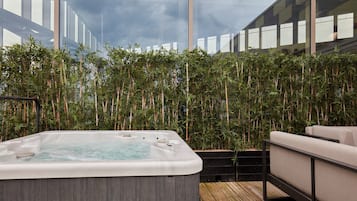 Suite, 1 King Bed, Hot Tub (Roof Terrace, Outdoor Living Area) | Egyptian cotton sheets, premium bedding, pillowtop beds, in-room safe