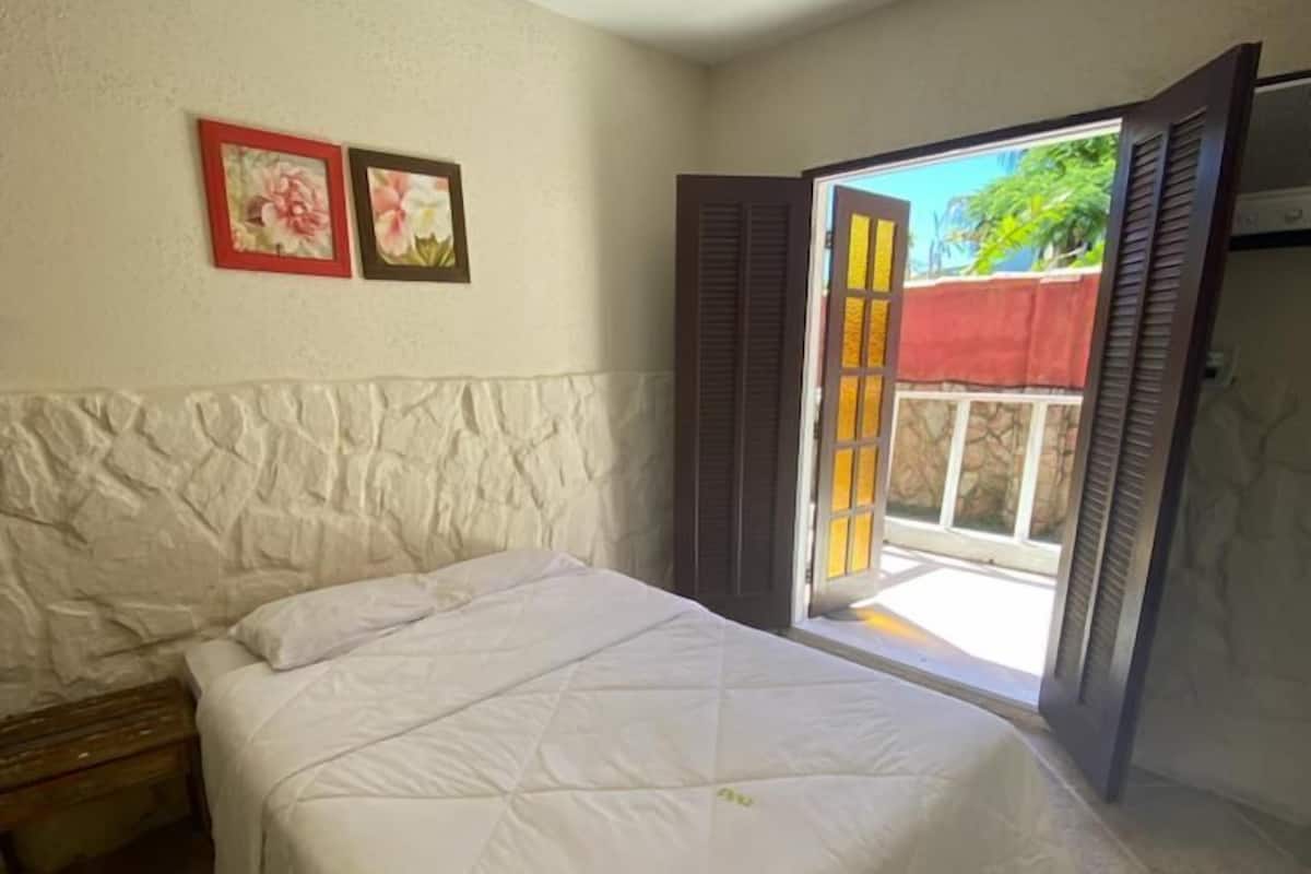 1 habitación, minibar, muebles diferentes y ropa de cama