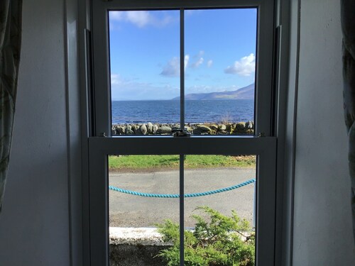 Grogport Cottage (pet friendly) offers wonderful self catering acc nr Carradale