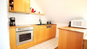 Fridge, microwave, oven, stovetop - Apartment (Zell am Main)