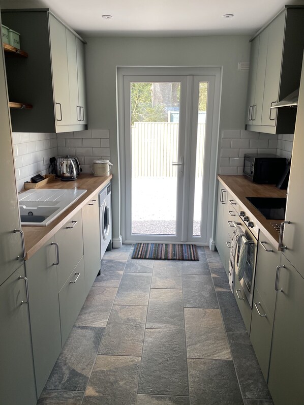 Refrigerador, microondas, horno, placa de cocina